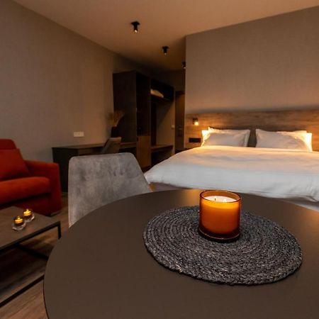 Hotel Halond آكيورِيْري المظهر الخارجي الصورة