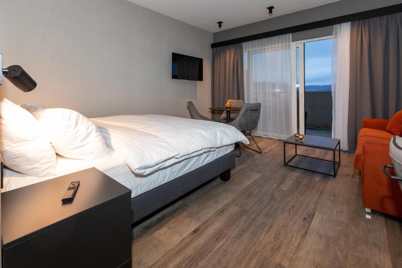 Hotel Halond آكيورِيْري المظهر الخارجي الصورة