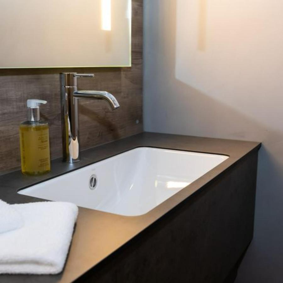 Hotel Halond آكيورِيْري المظهر الخارجي الصورة