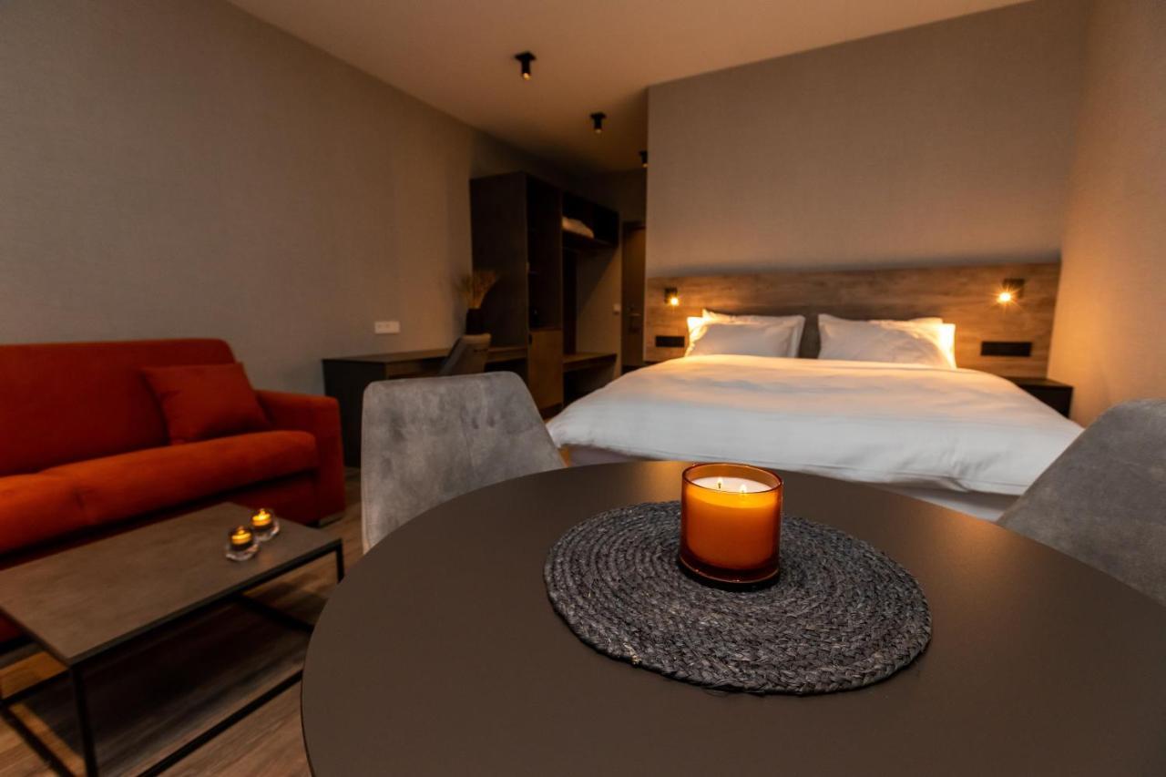 Hotel Halond آكيورِيْري المظهر الخارجي الصورة