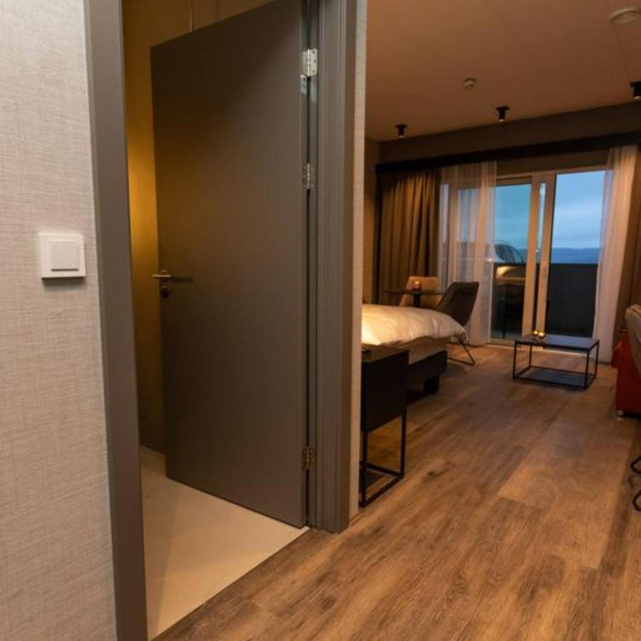 Hotel Halond آكيورِيْري المظهر الخارجي الصورة