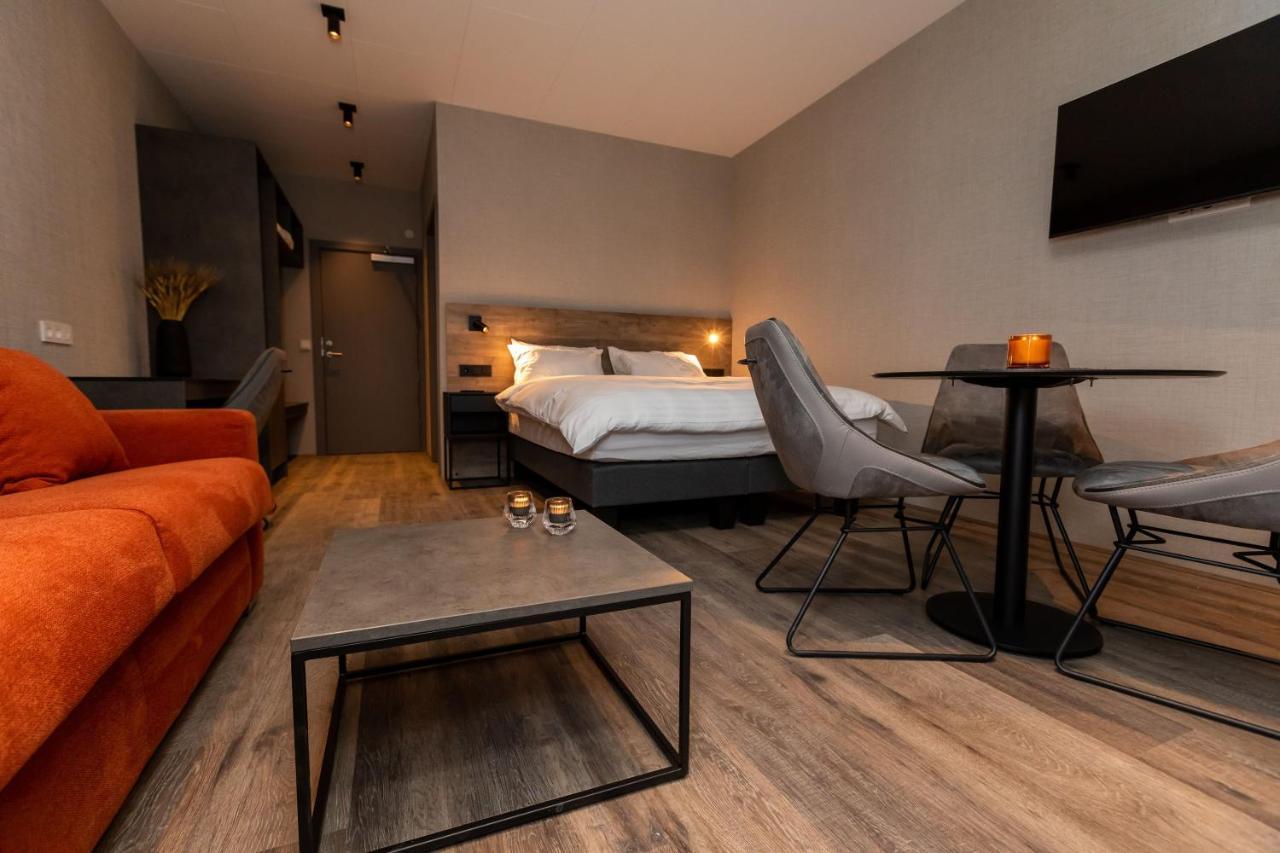 Hotel Halond آكيورِيْري المظهر الخارجي الصورة
