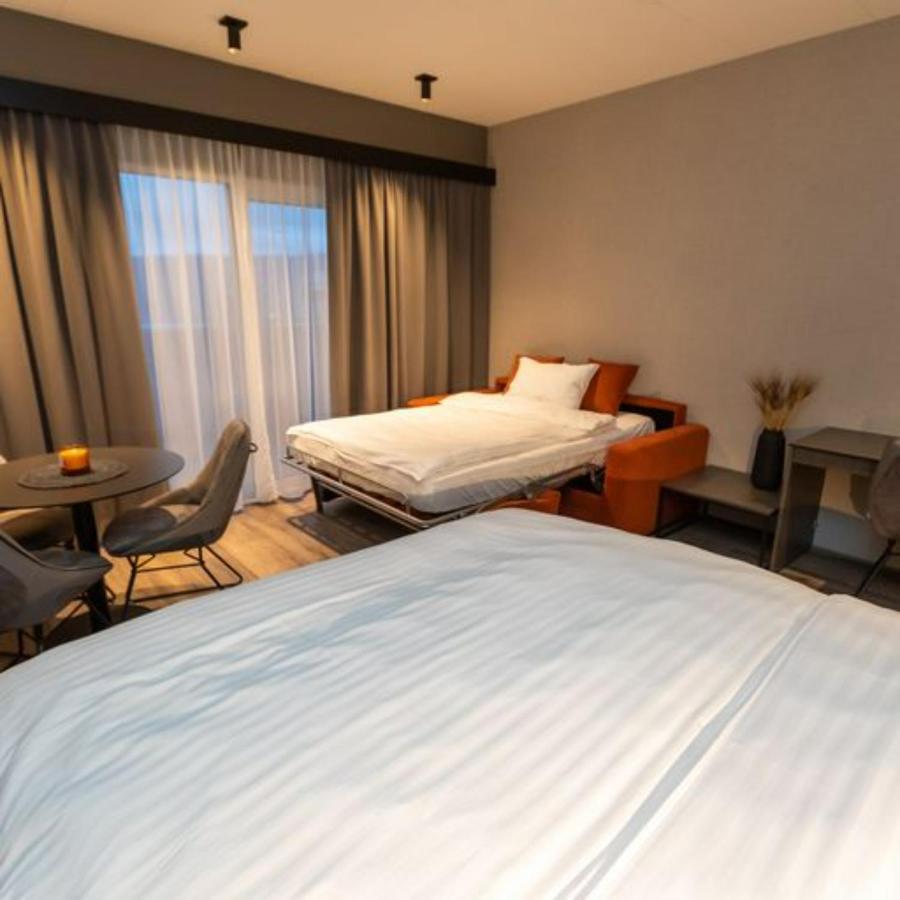 Hotel Halond آكيورِيْري المظهر الخارجي الصورة