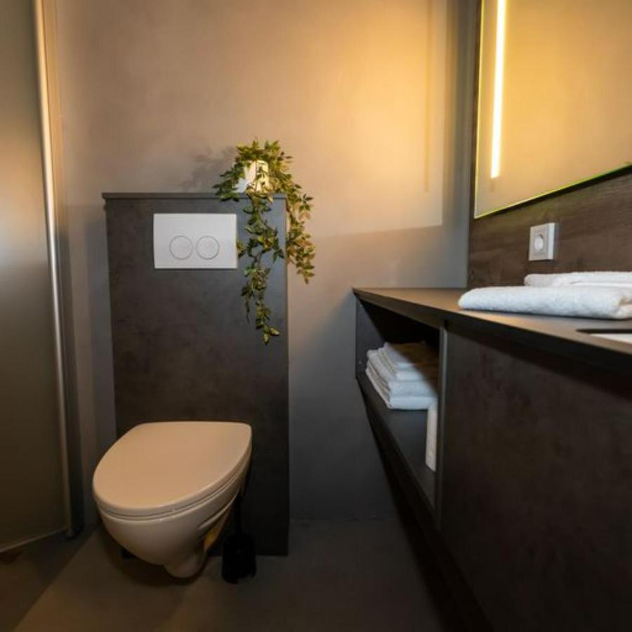 Hotel Halond آكيورِيْري المظهر الخارجي الصورة
