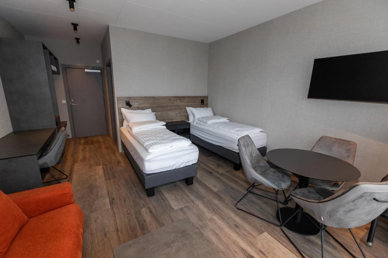 Hotel Halond آكيورِيْري المظهر الخارجي الصورة